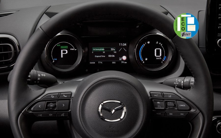 MAZDA2 HYBRID concesiionario mazda cáceres imagen volante